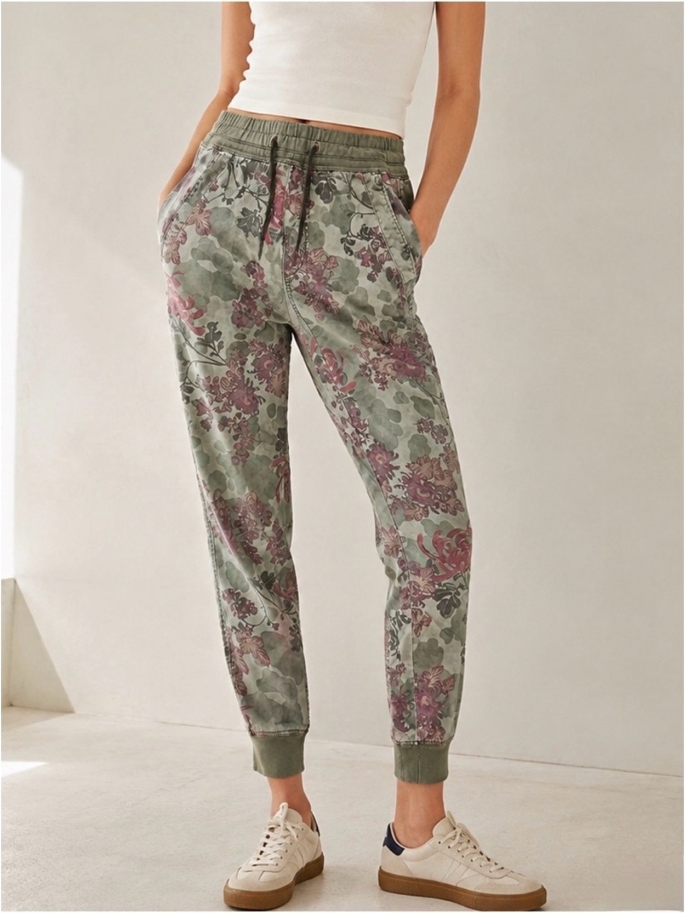 Anthropologie Nomad Camo Floral Rose Jogger